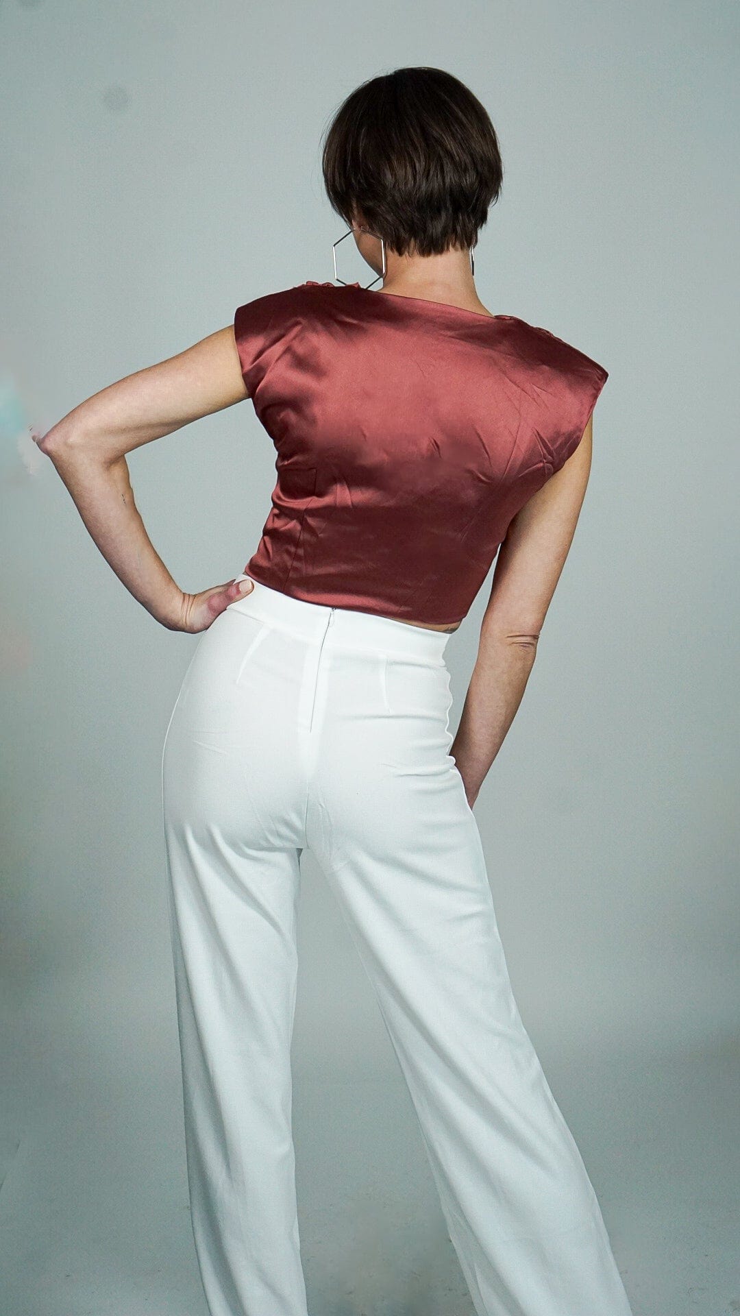 Model is wearing High Waisted Dress Pants - White She&#39;s Elegant 